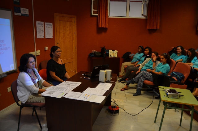 Más de una treintena de alumnas participan en el taller de igualdad de oportunidades y empleo